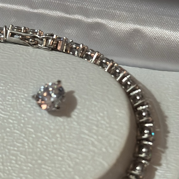 New In Box-Bracelet & Earring Set-Lab Created Diamonds-Silver Plated-7 1/4 in - Picture 16 of 16